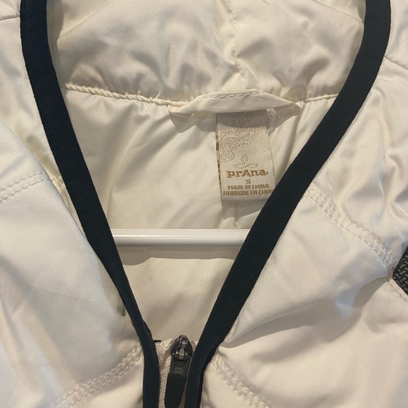 Prana White Polar Breeze Quilted Vest size small - Picture 3 of 5